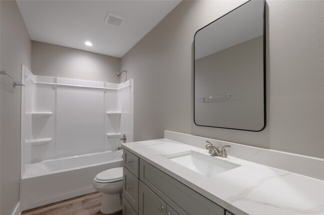 Building Photo - 250 Shady Oaks