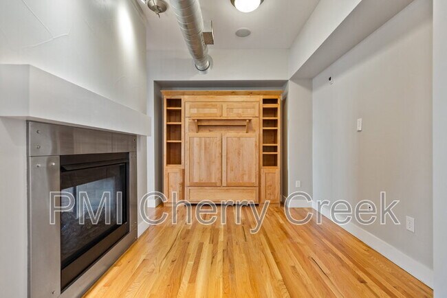 Building Photo - 10111 Inverness Main St