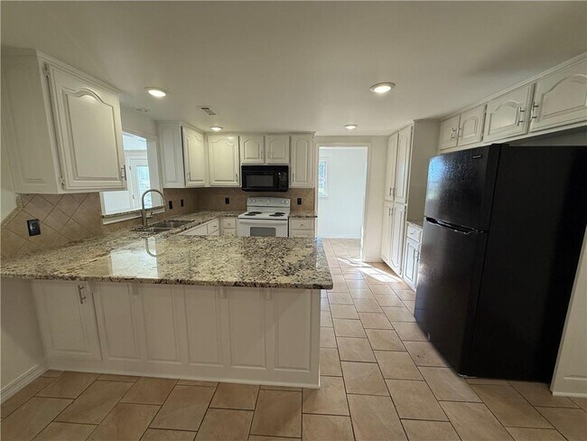 Building Photo - 4093 N 40th St