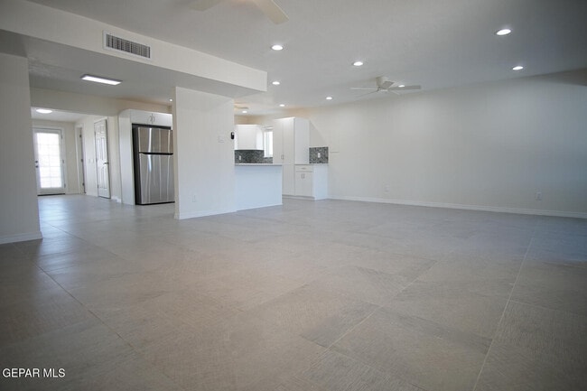Building Photo - 4573 Bobolink Way