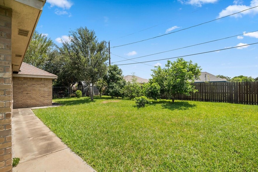 Building Photo - 6707 S Rios St