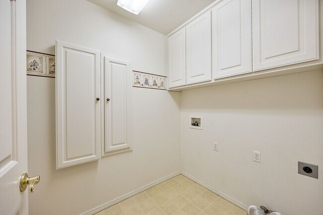 Building Photo - Alder Creek Estates Home available**Gated ...