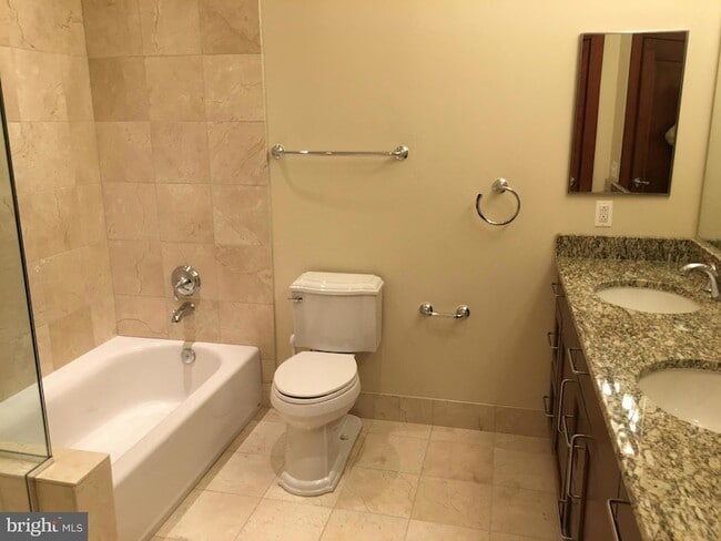 Building Photo - 8220 Crestwood Heights Dr