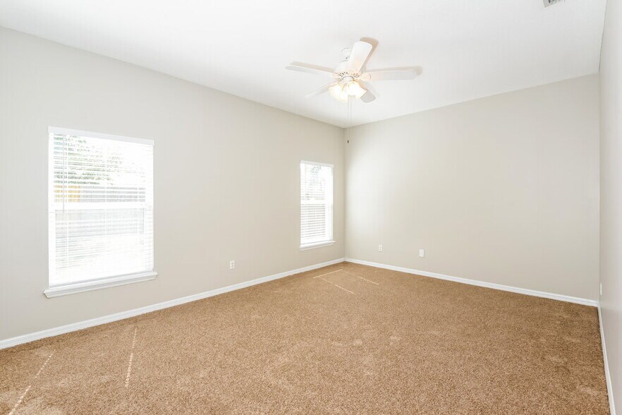 Building Photo - 10531 Leader Ln