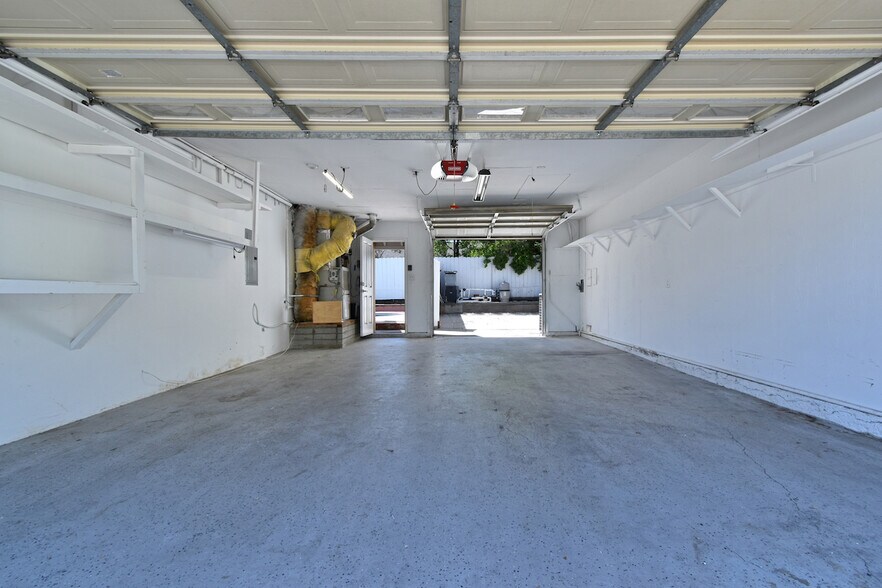 Building Photo - 23648 Emelita St