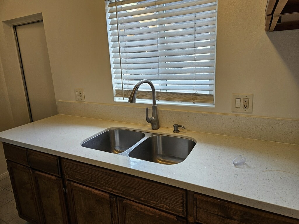 Building Photo - 1347 Pleasant Ave