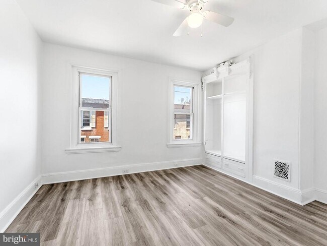 Building Photo - 1831 E Clementine St