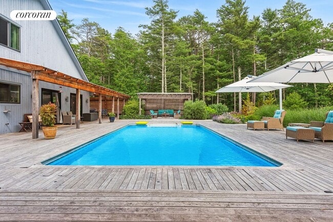 Building Photo - 165 Swamp Rd