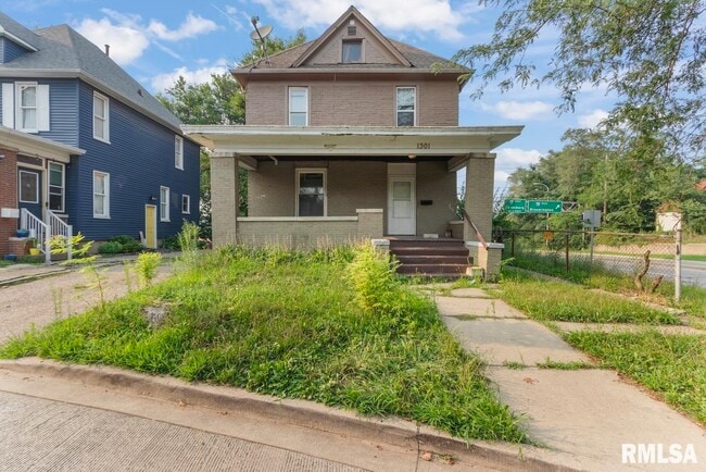 Primary Photo - 1301 W Parkside Dr