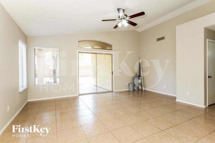 Building Photo - 7225 W Blackhawk Dr