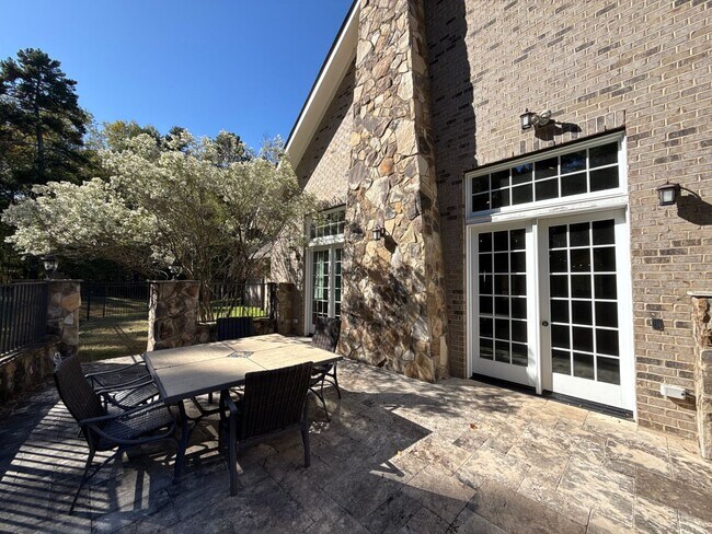 Building Photo - Mint Hill