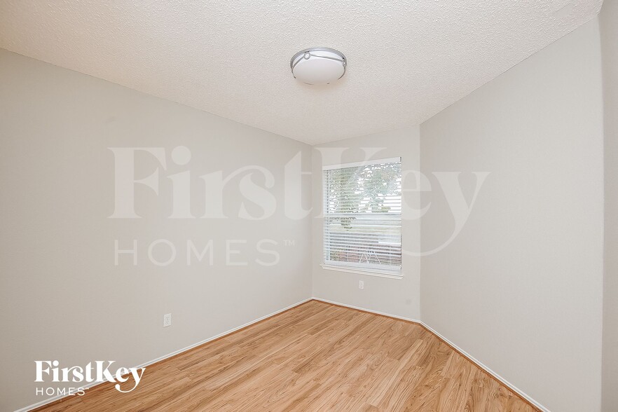 Building Photo - 1411 Springwood Dr