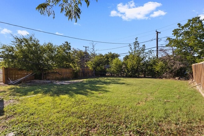 Building Photo - Charming Home in Prime Grand Prairie Locat...