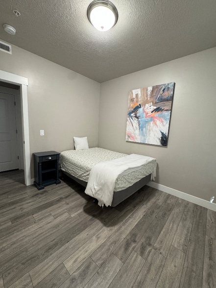 Building Photo - 1128 S 820 E