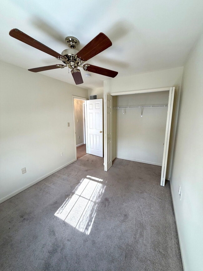 Building Photo - 104 Kentshire Dr