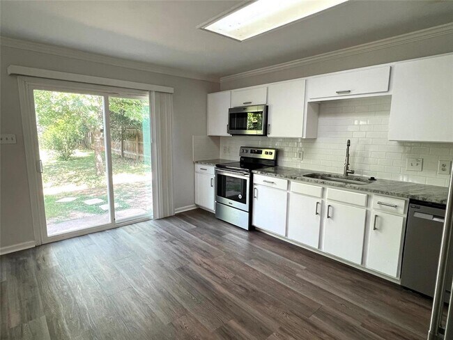 Building Photo - 2423 Glen Field Dr