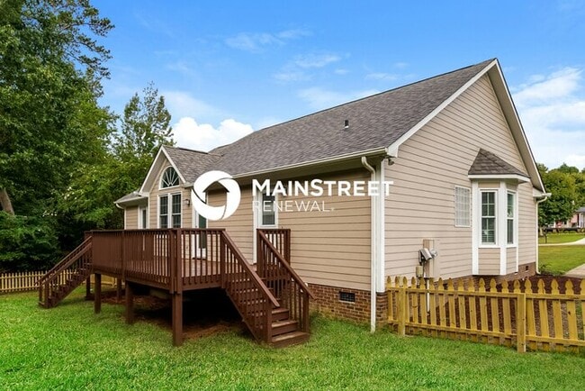 Building Photo - 3 Bedroom Pet-Friendly Home in Garner, NC with Main Street Renewal