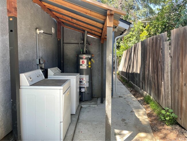 Laundry washer & dryer machines - 5820 Calvin Ave