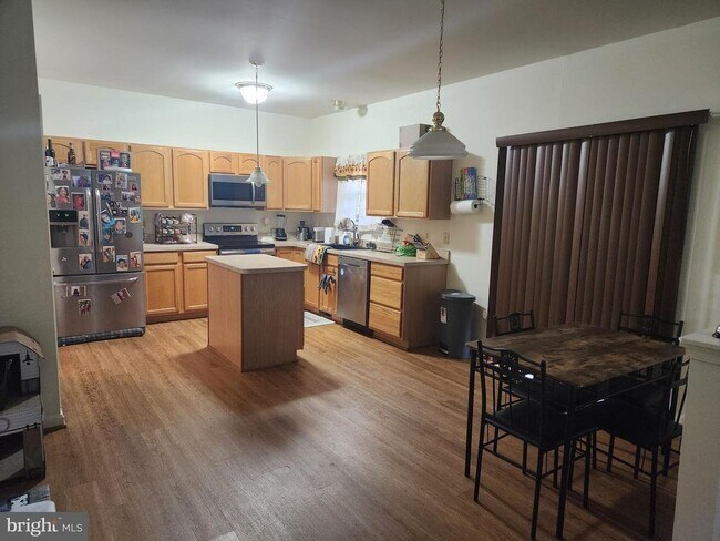 Building Photo - 20934 Freedom Run Dr