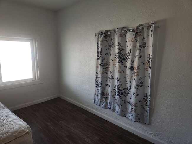 Building Photo - Great location with large yard