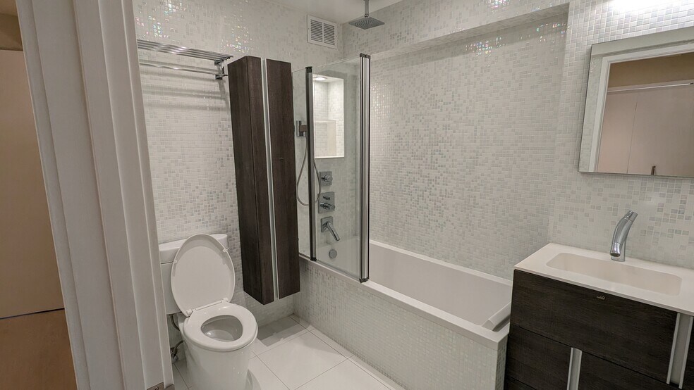 Building Photo - 420 E 64th St
