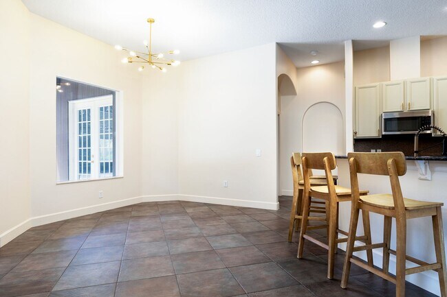 Building Photo - 3961 Knott Dr