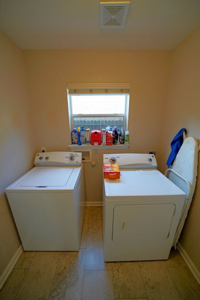 Building Photo - Gorgeous 5 Bedroom Rental in Cibolo! Realtor Commmission: $400