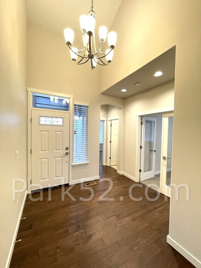 Building Photo - $500 Off First Full Month! 4 Bedroom Singl...
