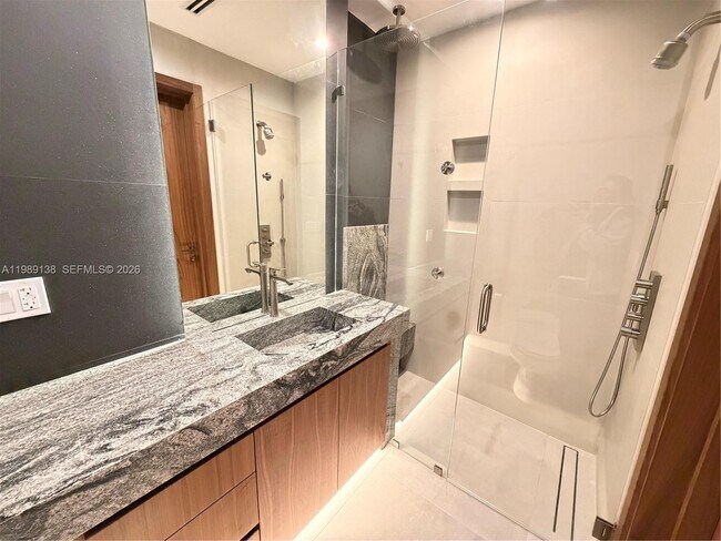 Building Photo - 3200 NE 165th St