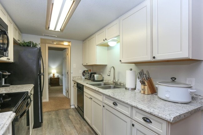 Building Photo - 2 bed, 2 bath in Breckenridge! Winter seas...