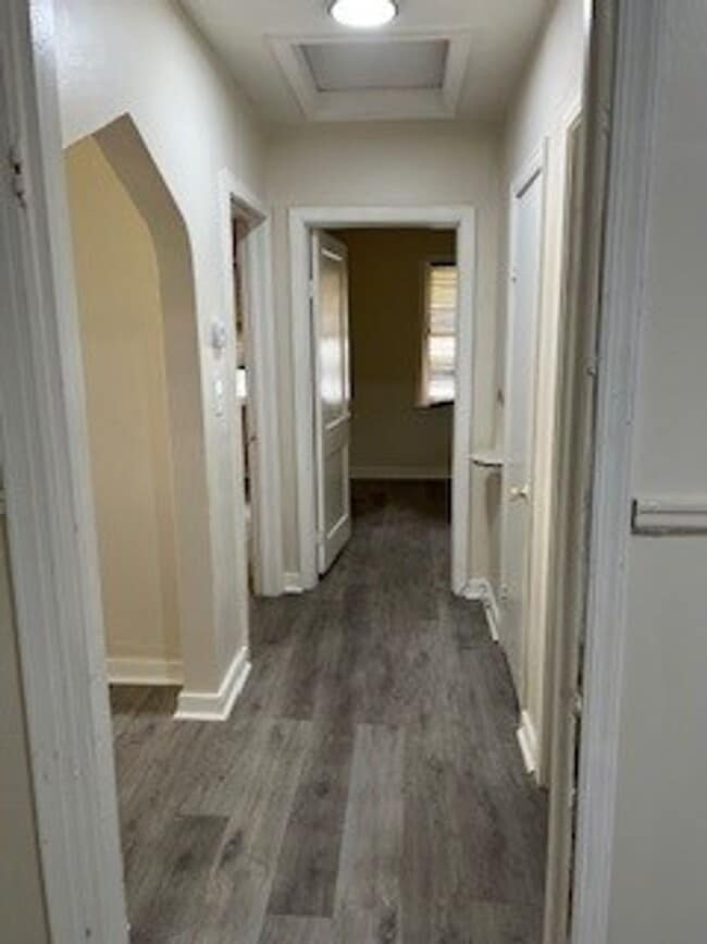 Interior Photo - 2602-2606 Monument Ave