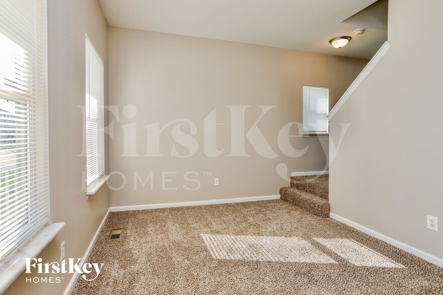 Building Photo - 1097 Prince Albert Ct