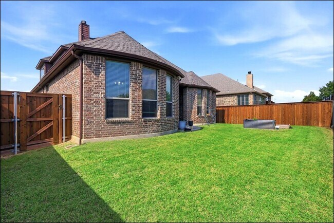 Building Photo - 16512 Amistad Ave