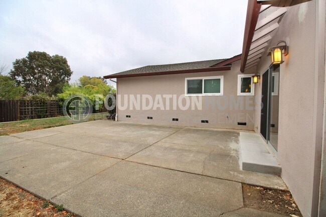 Building Photo - Spacious Single-Level 4BD/2BA Home in Terra Linda - FOUNDATION