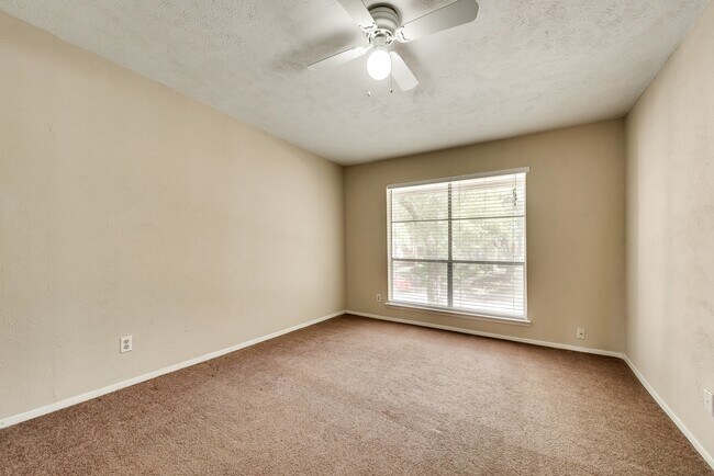 Building Photo - Adorable Townhome featuring 3 Bedrooms + Office In Prime Location