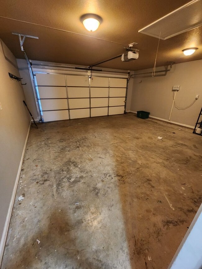 Building Photo - 2734 Ridgewood Rd