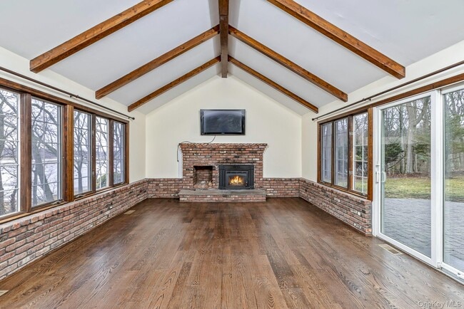 Building Photo - 451 River Rd