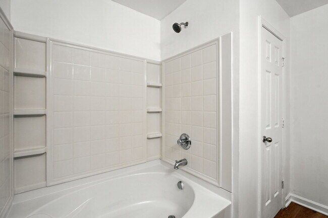 Building Photo - 132 Point Comfort Ln