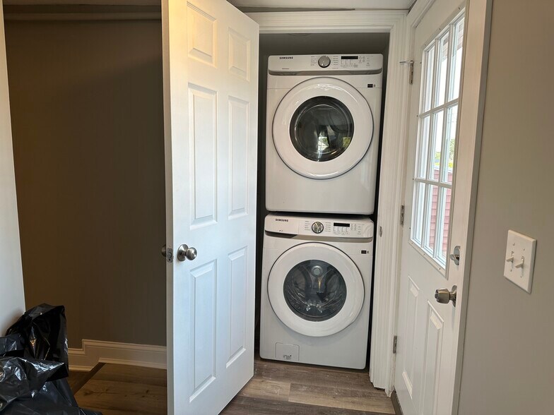 In Unit Washer/Dryer - 252 Main St