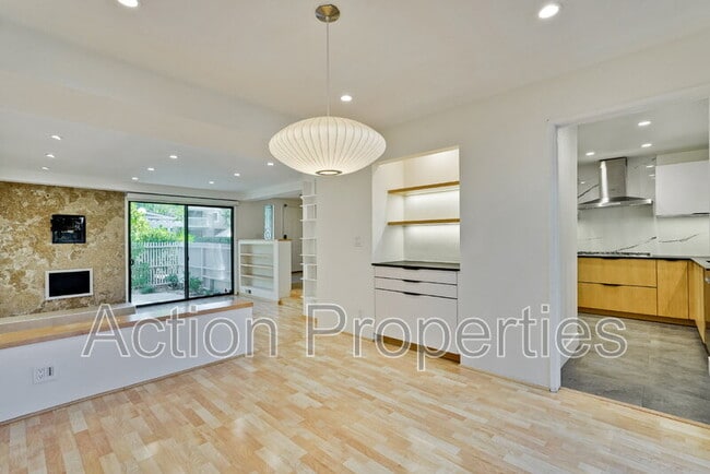 Building Photo - 209 Ortega Ave