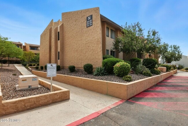 Building Photo - 8055 E Thomas Rd