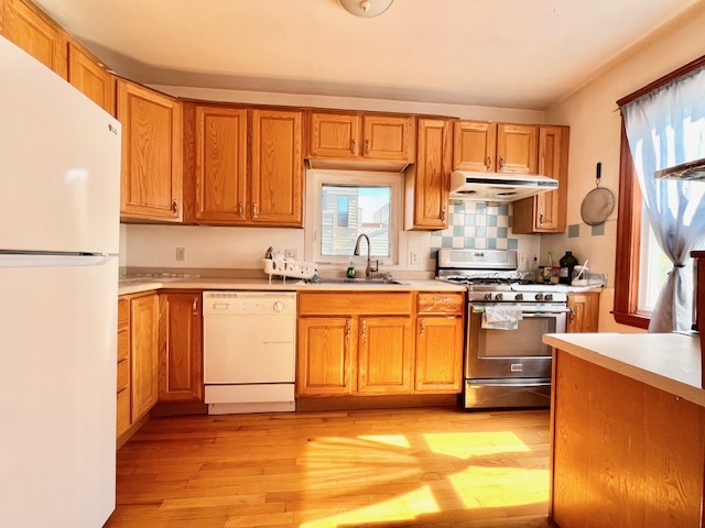 Primary Photo - 99 Litchfield St