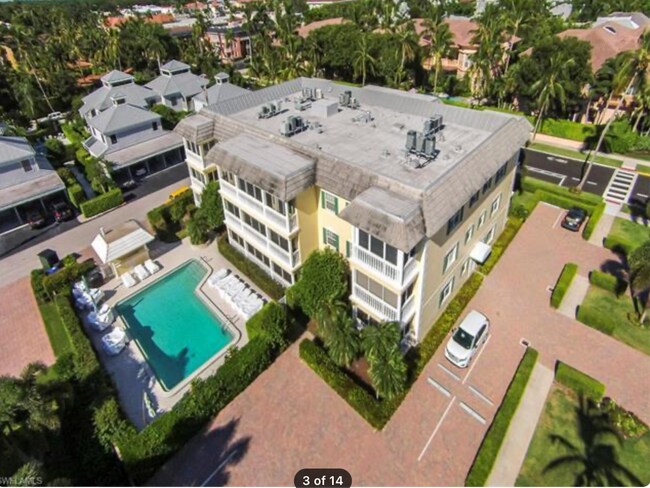 Building Photo - 666 3rd St S