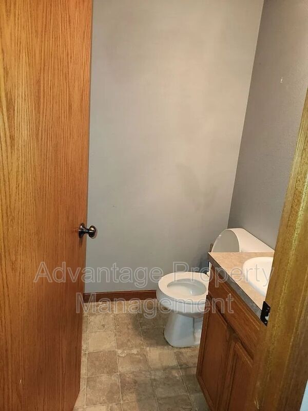 Building Photo - 494 Nandina St