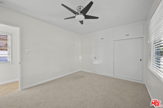 Building Photo - 100 E Kenneth Rd