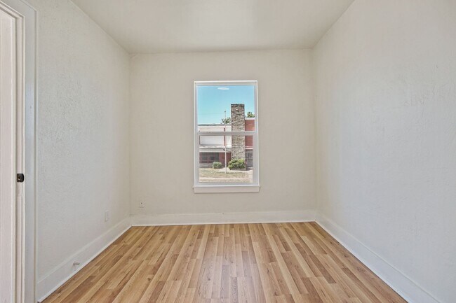 Building Photo - Modern 1-Bedroom Apartment with Thoughtful Design
