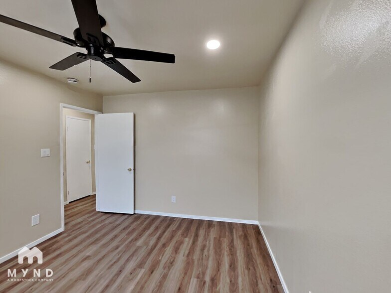 Building Photo - 2516 I St