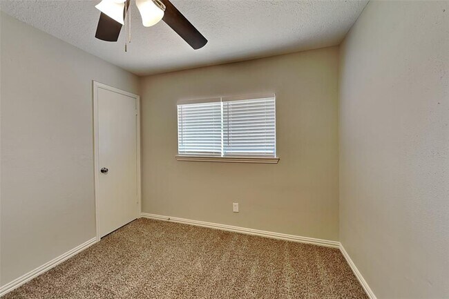 Building Photo - 9606 Yearling Cir