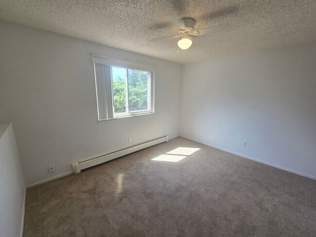 Building Photo - 1447 Nokomis Dr