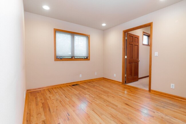 Building Photo - Private river access and stunning views from this home on Harmon Blvd! + Bonus Room